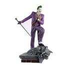 Dc Mega Statue - Joker On Roof 35 cm