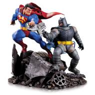  Batman vs Superman: Il ritorno del Cavaliere Oscuro (The Dark Knight Returns) DC Collectibles