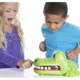 HASBRO B0408103 COCCO DENTISTA 