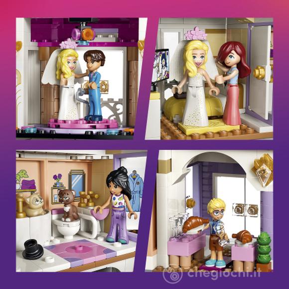 LEGO Friends 42704 Grand Hotel di Heartlake City, Giocattolo con 6 Mini Bamboline, 2 Animali e Accessori, Regalo Bambine 9+