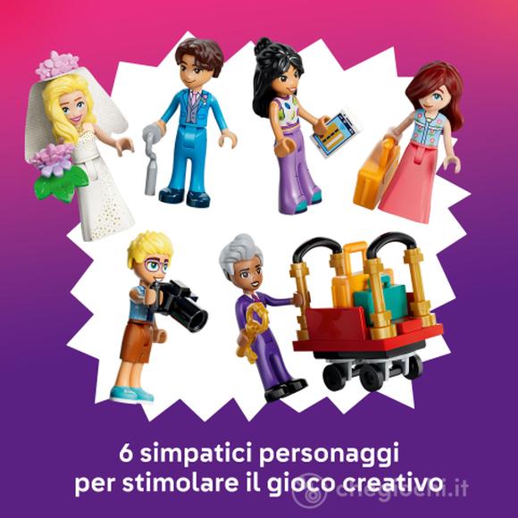 LEGO Friends 42704 Grand Hotel di Heartlake City, Giocattolo con 6 Mini Bamboline, 2 Animali e Accessori, Regalo Bambine 9+