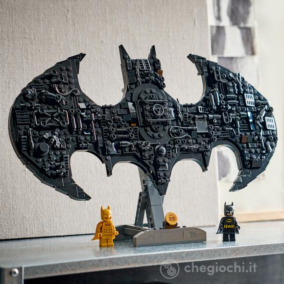 LEGO DC 76330 Logo di Batman, Giocattolo da Supereroi con 2 Minifigure da Collezione, Regalo per Bambini e Fan da 12 Anni in su