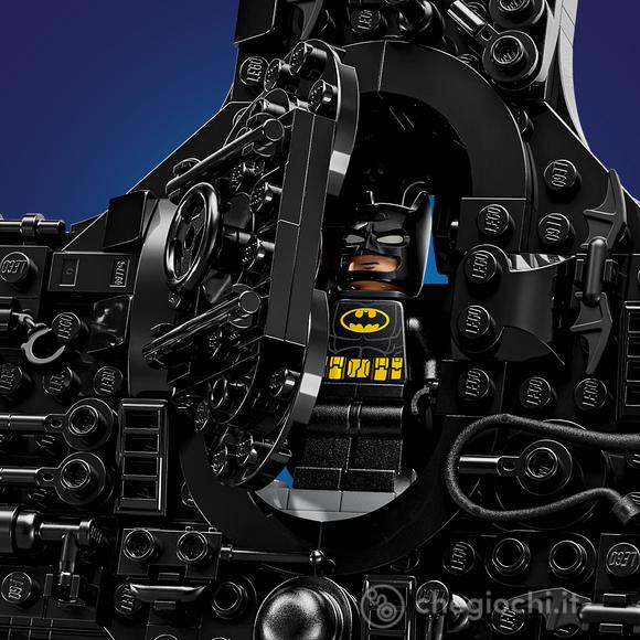 LEGO DC 76330 Logo di Batman, Giocattolo da Supereroi con 2 Minifigure da Collezione, Regalo per Bambini e Fan da 12 Anni in su