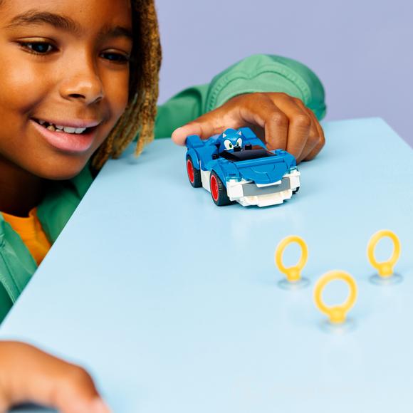 LEGO Sonic the Hedgehog 77117 Sonic: Fulmine Supersonico, Macchina Giocattolo con Accessori, Regalo per Bambini e Bambine 7+