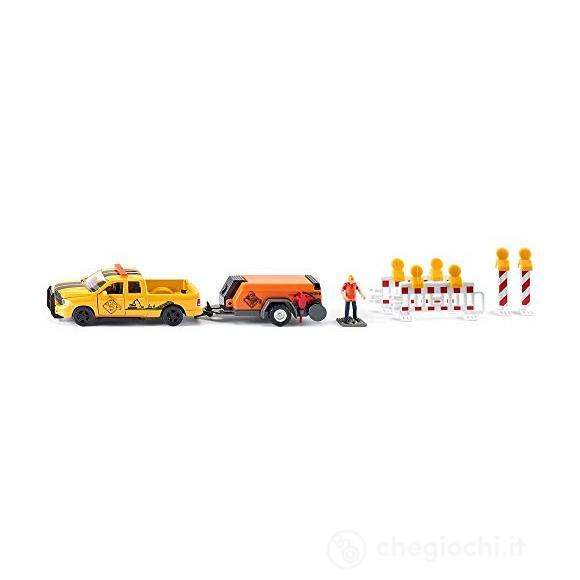RAM 1500 con rimorchio compressore 1:50 (3505)