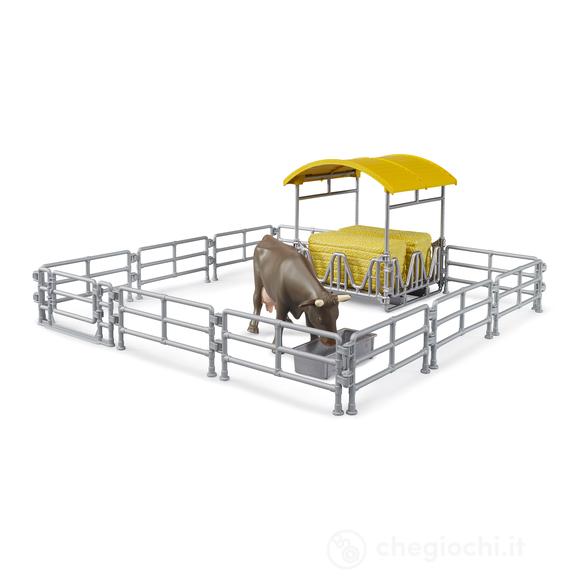 Recinto con mangiatoia e mucca (62612)