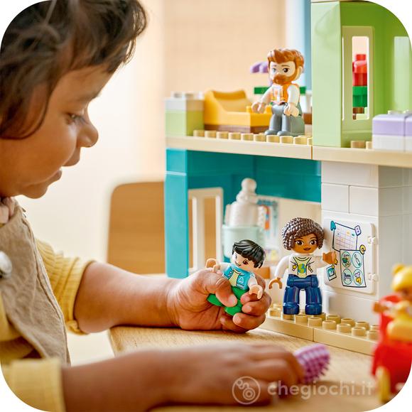 LEGO DUPLO 10470 Casa Familiare Moderna 3 in 1 con Personaggi,  Giocattolo Didattico Montessori per la Motricità Fine per 2+