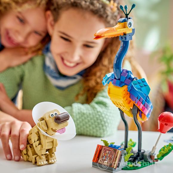 LEGO | DISNEY PIXAR 43290 Kevin e Dug, 2 Animali Giocattolo con Palloncino Rosso, Foglie ed Espositore, Regalo per Bambine 9+