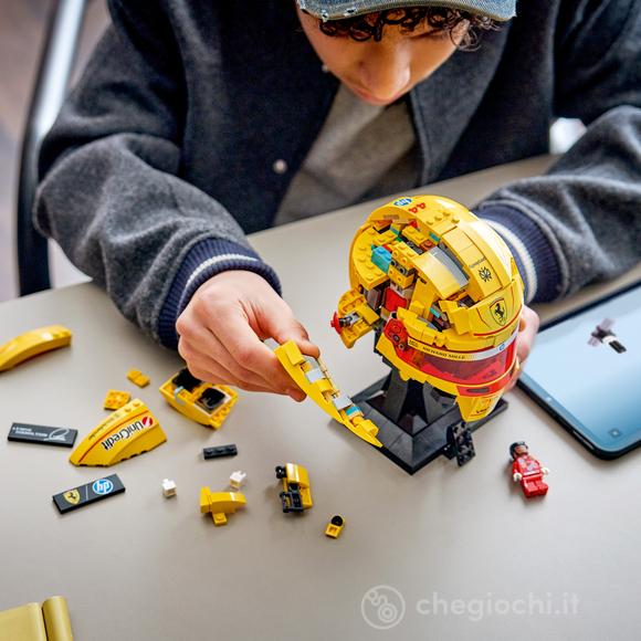 LEGO Editions 43022 Casco di Lewis Hamilton Scuderia Ferrari HP, con Minifigure F1 da Collezione, Regalo Ragazzi e Fan 14+