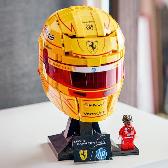 LEGO Editions 43022 Casco di Lewis Hamilton Scuderia Ferrari HP, con Minifigure F1 da Collezione, Regalo Ragazzi e Fan 14+